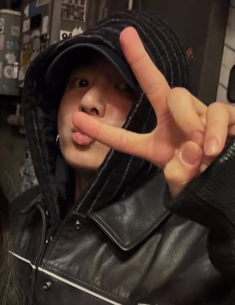 fe VAI VER O BTS 31/10 tweet media