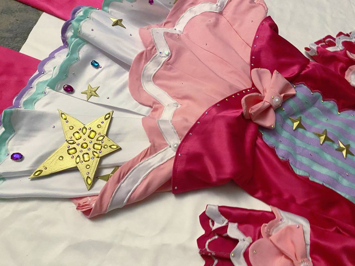 ilo5lapka's tweet image. I don't usually post my work, but here are a few examples. I'm self-taught. #cosplay #sewing