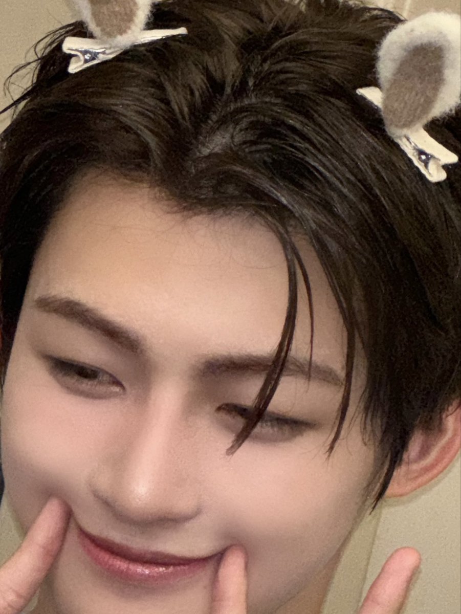 Jihoons Forehead tweet media