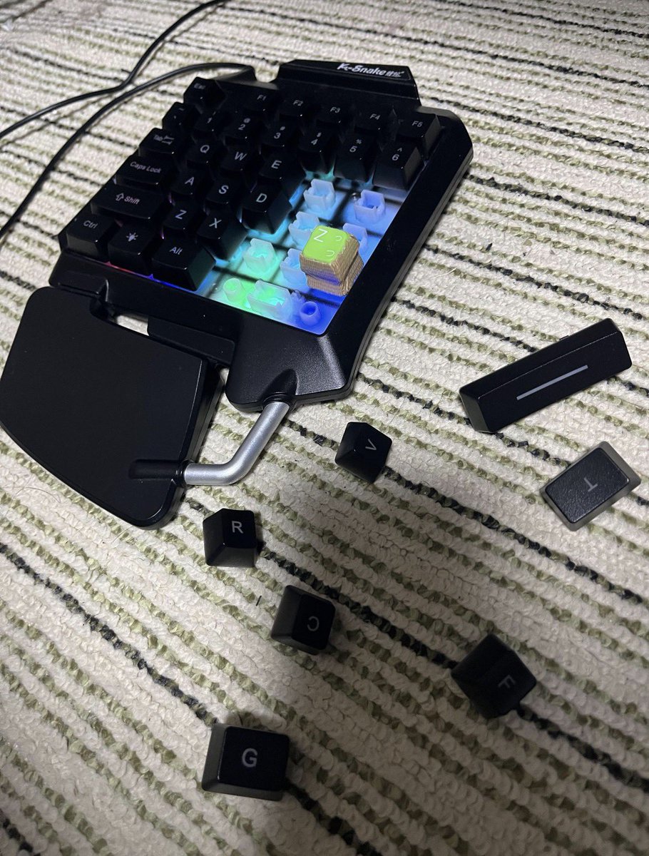 𝐴𝑆 tweet media