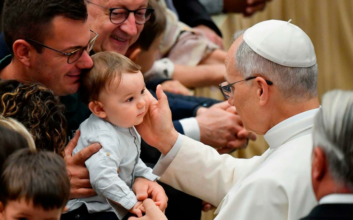 As a Catholic, I must say that it is completely foolish to belittle and slander the Pope <a href="/Pontifex_es/">Papa León XIV</a>, especially because those who do so cannot go around the world trampling on their natural allies.