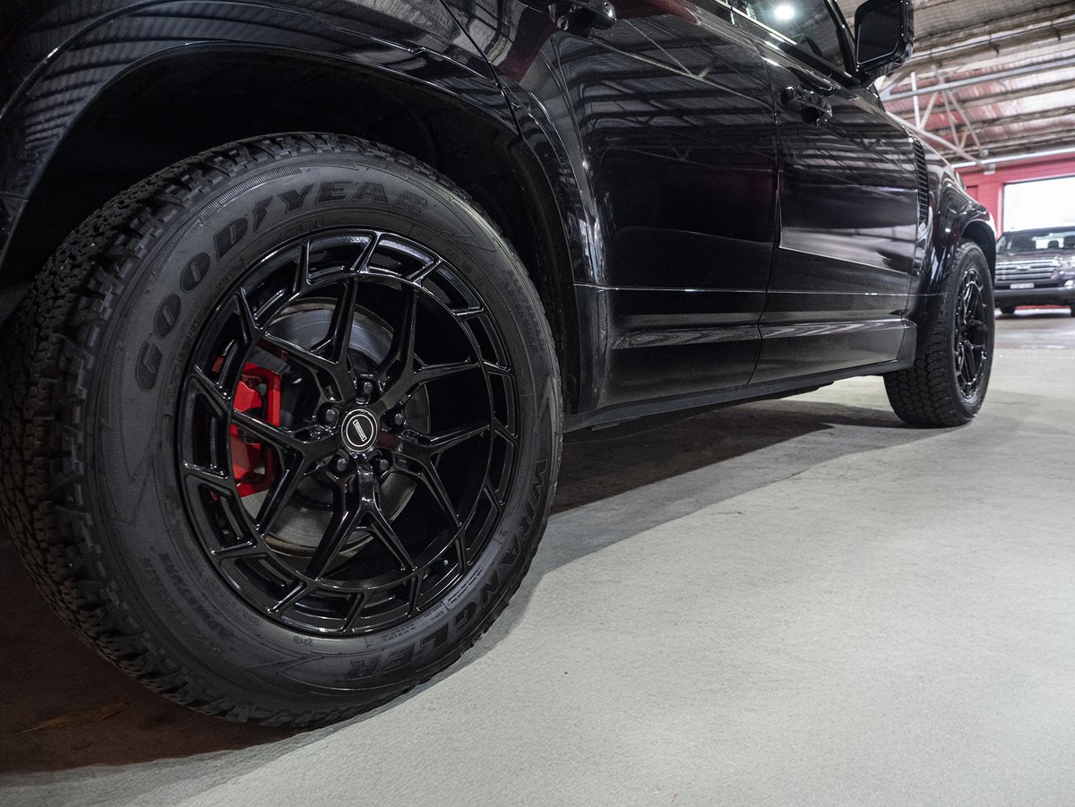 Simmons_Wheels's tweet image. 2024 Landrover Defender ⛰️🖤
Simmons EU7
Gloss Black
20X8.5 ET35 

Goodyear Wrangler A/T
255/60R20 

#goodyear #landrover #4x4 #tempetyres #simmonswheels