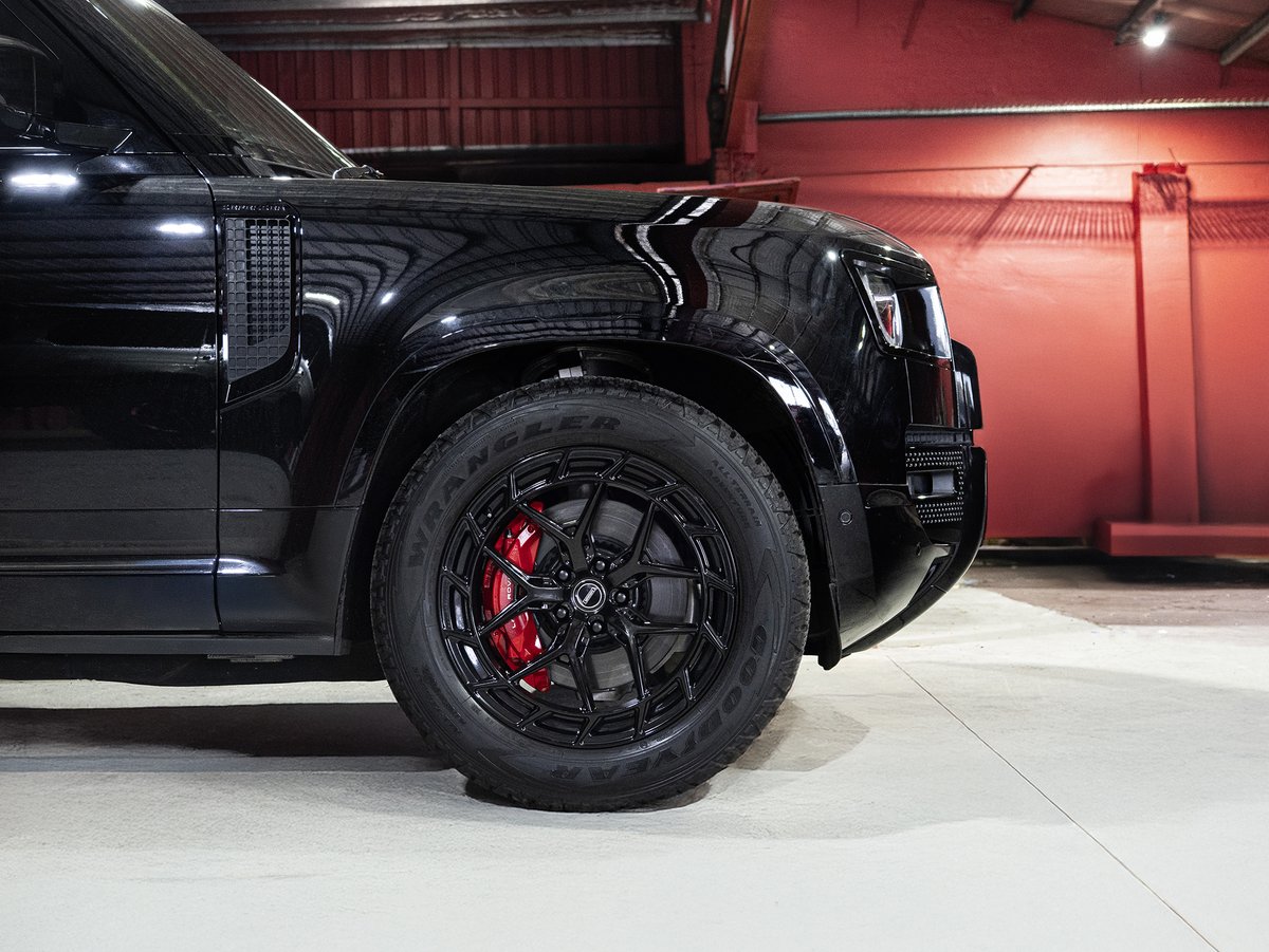 Simmons_Wheels's tweet image. 2024 Landrover Defender ⛰️🖤
Simmons EU7
Gloss Black
20X8.5 ET35 

Goodyear Wrangler A/T
255/60R20 

#goodyear #landrover #4x4 #tempetyres #simmonswheels