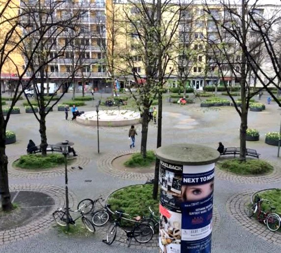 AndreaJackGoro's tweet image. Memory 10yr ago #Munich #Germany
Relatives lived in those flats.
Recon much safer then.