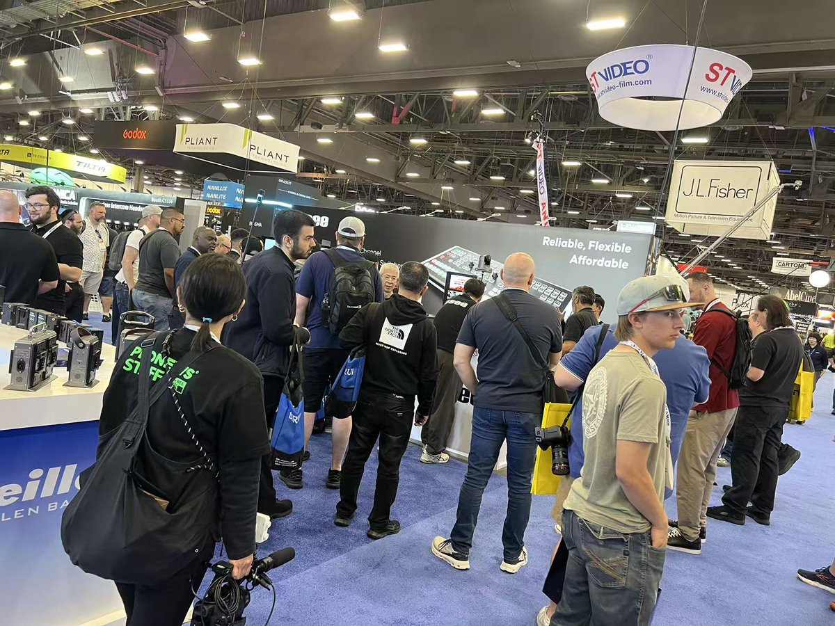osee_tech's tweet image. 🎉 Day 2 is ON at OSEE!

Missed us yesterday? You’ve still got a shot to win 👀
📍 Booth C5340
✨ Live demos
🎁 Caps giveaway
🎉 Daily raffle
⏰ 2:15–2:45 Caps
⏰ 3:00–3:30 Raffle
Come through &amp;amp; join the fun! 🔥
#NABShow2026 #OSEE #LiveProduction