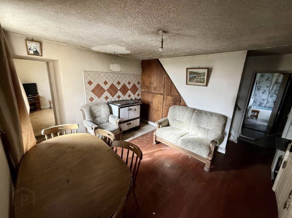 oldhousecalling's tweet image. #Irish #FixerUpper with Expansive Views Under $93K. 
oldhousesunder100k.com/irish-fixer-up…