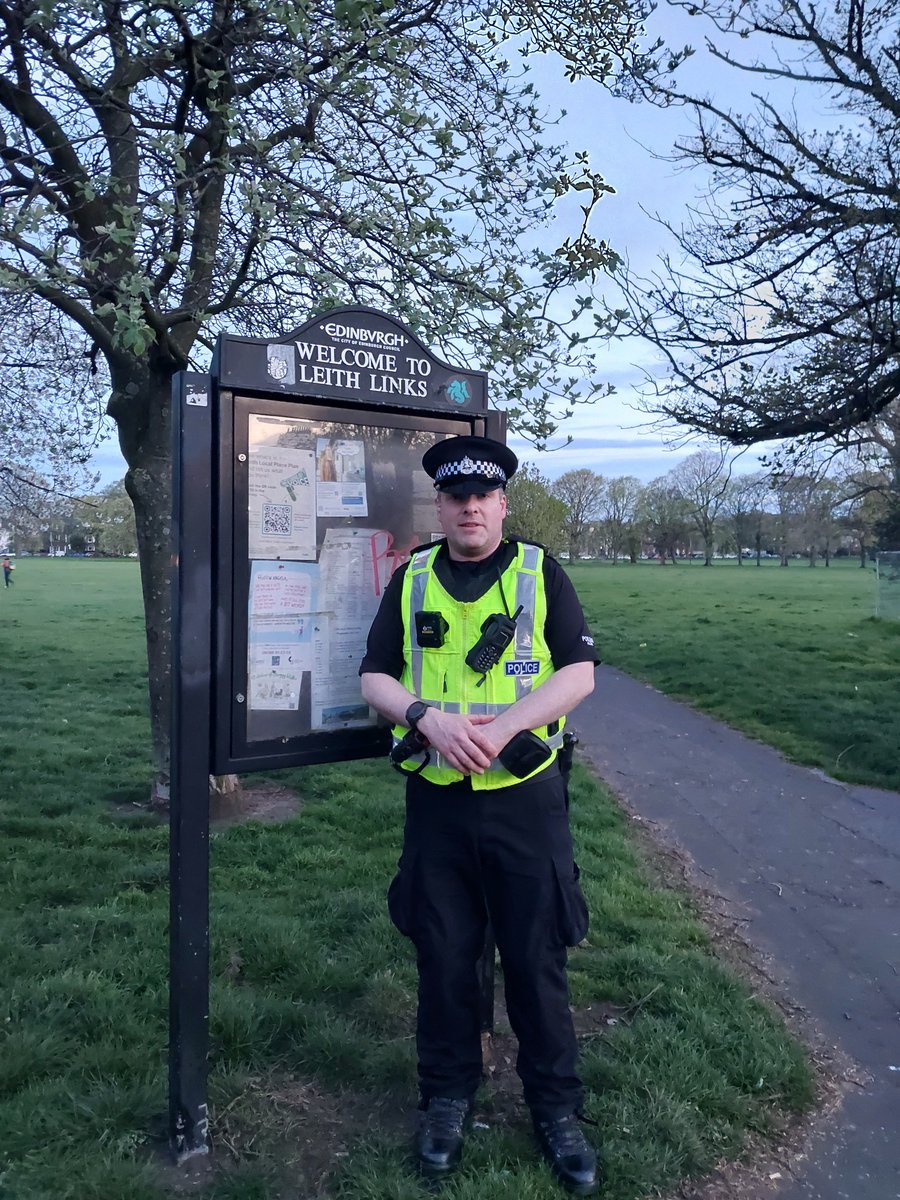 PSOSNEEdinburgh's tweet photo. #NECPT &amp; #NEST Special Constables have been on foot patrol in Leith public spaces and walkways this evening #KeepingPeopleSafe.
#CommunityPolicing https://t.co/PrMri1kCVh