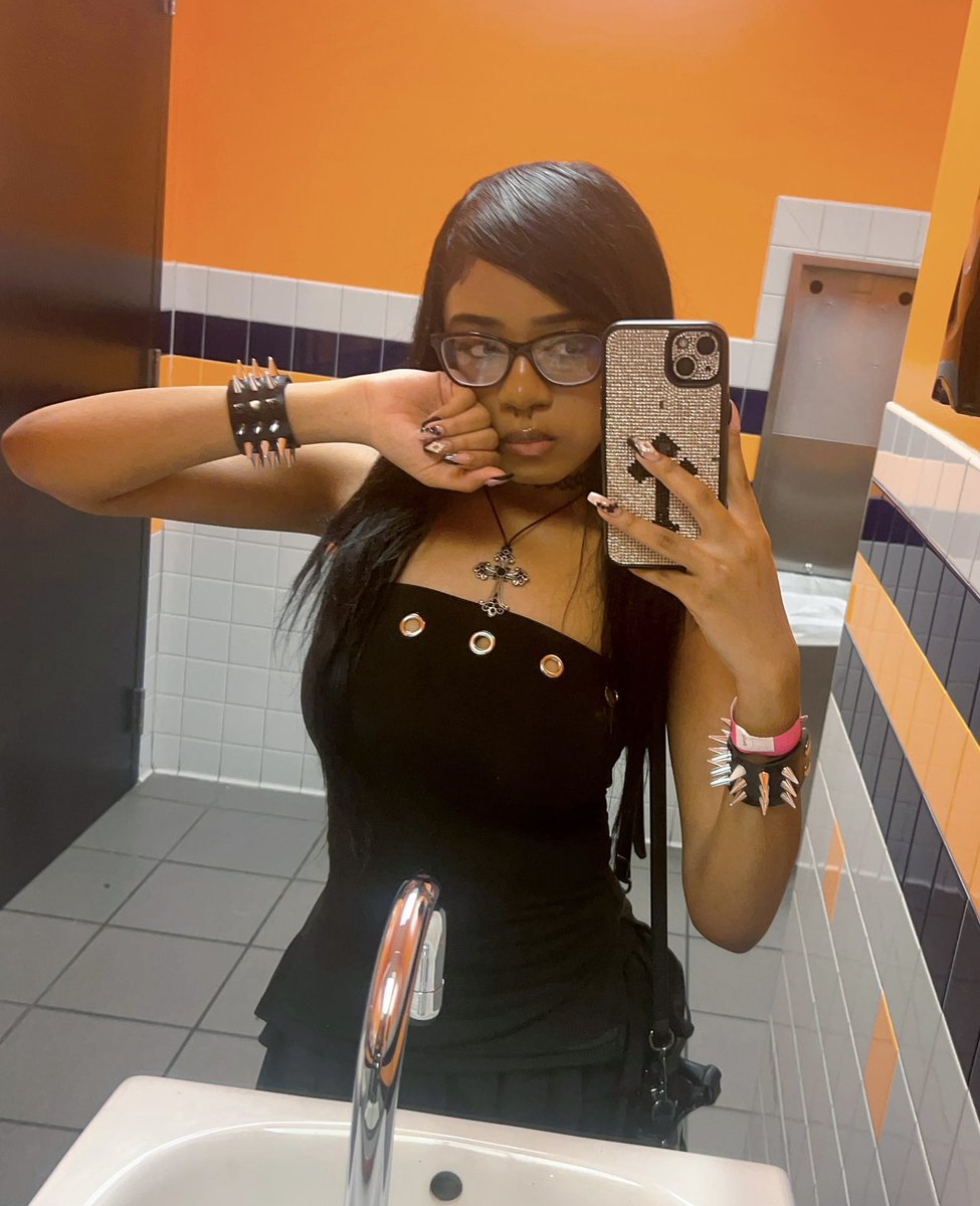 sillysanegirl's tweet image. Hi 😸 #selfie