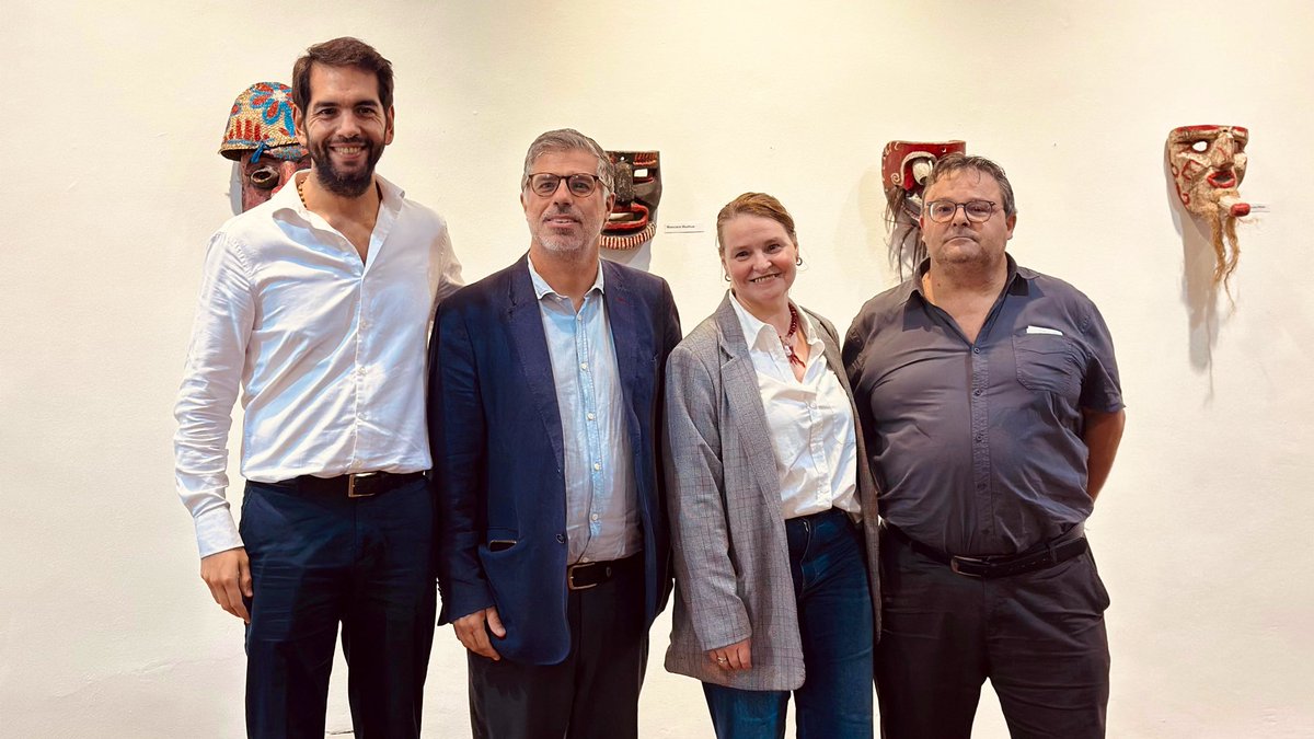 AndreaBrugman's tweet photo. En en CAEF Florida @valentin_t presentó :El Camino de la Libertad", una obra que rinde homenaje a los héroes de hace dos siglos y acerca sus voces para entender, reflexionar y aprender. https://t.co/JAVOQUXRft