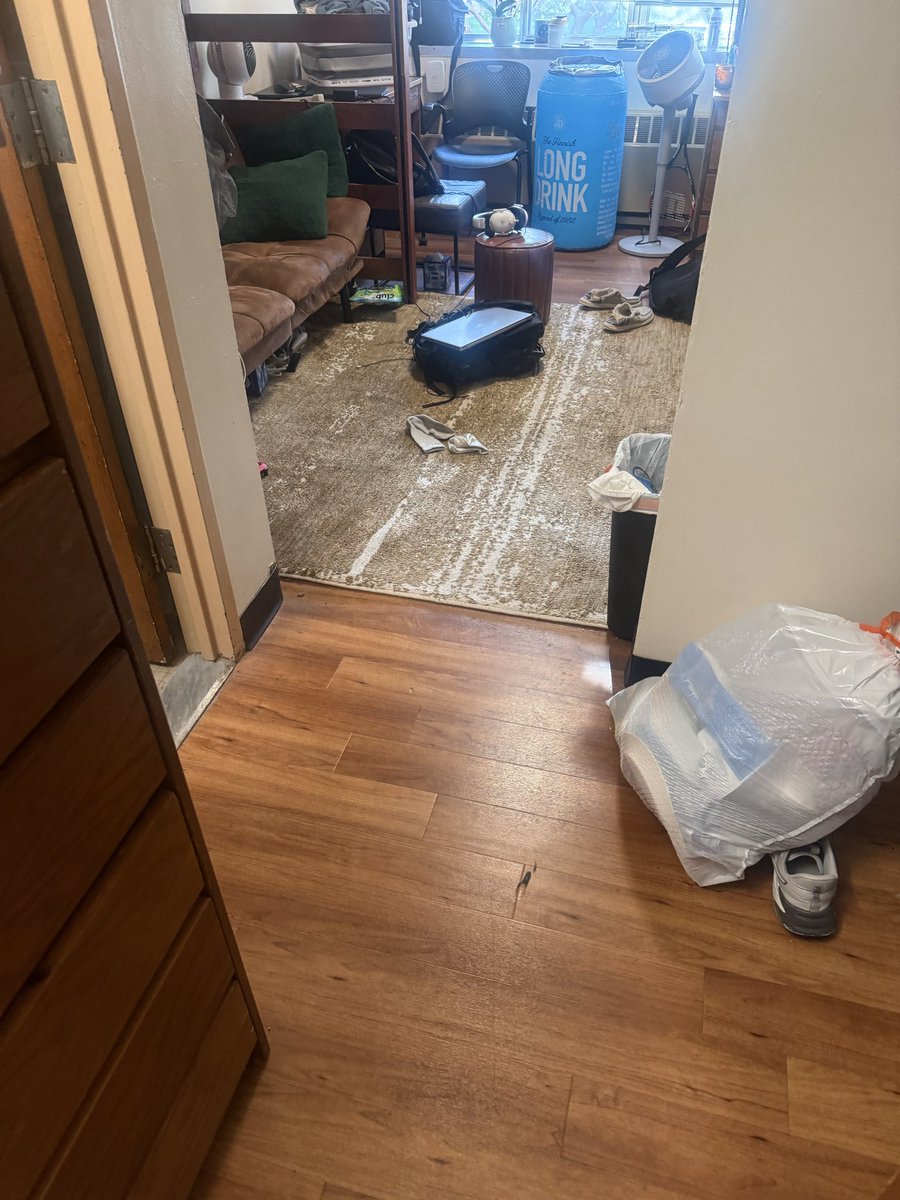 Billybhard's tweet photo. Came back to see what my chud roommate did #slob https://t.co/NoP3LGDmMU
