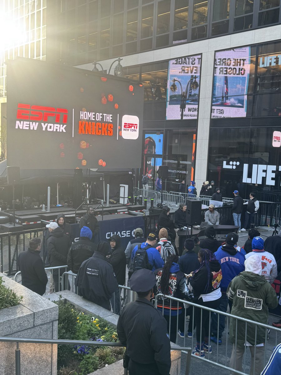 Alex__Monaco's tweet image. Great interview going on with John Starks on @DHRonESPN 

Lock in on @ESPNNewYork 

🎙️🔥🎙️🔥

#Knicks #Hawks