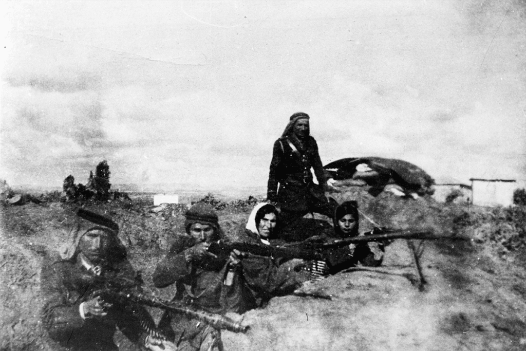 lobatobdan's tweet photo. 90 años de la Revolución Palestina.

El 20/04/1936 comenzó la huelga general y revolución armada por tres años de los nativos contra la invasión de colonos europeos, a los que el ocupante Imperio Británico les entregaba las tierras y el poder.

Un levantamiento anticolonial bajo una represión despiadada en continuidad hasta hoy.

Para profundizar sobre su significado es imprescindible el libro de Ghassan Kanafani, editado en español por @boltxe. 

Igualmente en internet hay buenos análisis y documentos: 
https://t.co/oTB7u1gTe4
