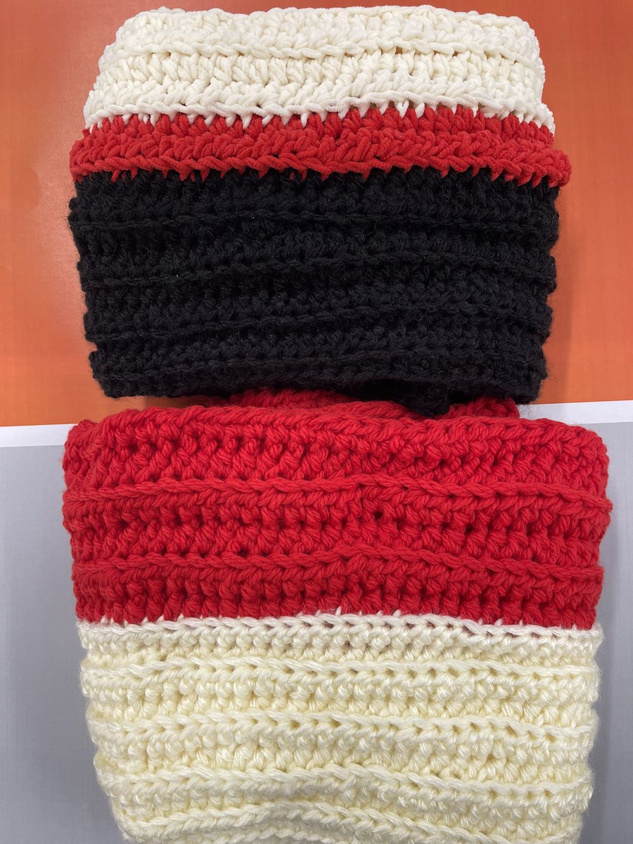 ザ・おめでたズさんの
紅白ほおばるコンサーツ
のフライヤーが可愛すぎて
季節はずれのマフラー編んだ
4/26のえびにギリ間に合った🙌