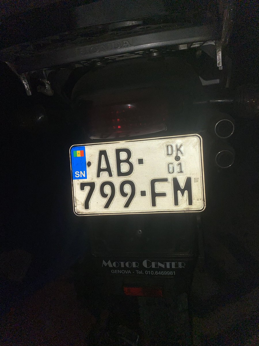 CheikhAbdouAmar's tweet photo. 📢 URGENT – Décès d’un motard au rond-point Bayakh (Grande Mosquée – m)
Ce soir, lundi 20 avril 2026, un accident mortel s’est produit au rond-point de Bayakh près de la Grande Mosquée. La victime conduisait une Honda CB125F noire immatriculée AB-799-FM (DK G1). Malheureusement, le conducteur est décédé sur les lieux. La police est déjà sur place.
Si vous connaissez le propriétaire de cette moto (AB-799-FM) ou la victime, merci de contacter rapidement la famille ou de prévenir les proches. Que Dieu ait pitié de l’âme du défunt et donne force et courage à sa famille. Amin 🙏 Partagez massivement pour que les proches soient informés le plus vite possible.
@Cisse_Maps @abro_abraham_ @Nabyleu @ElhadjiKandji1