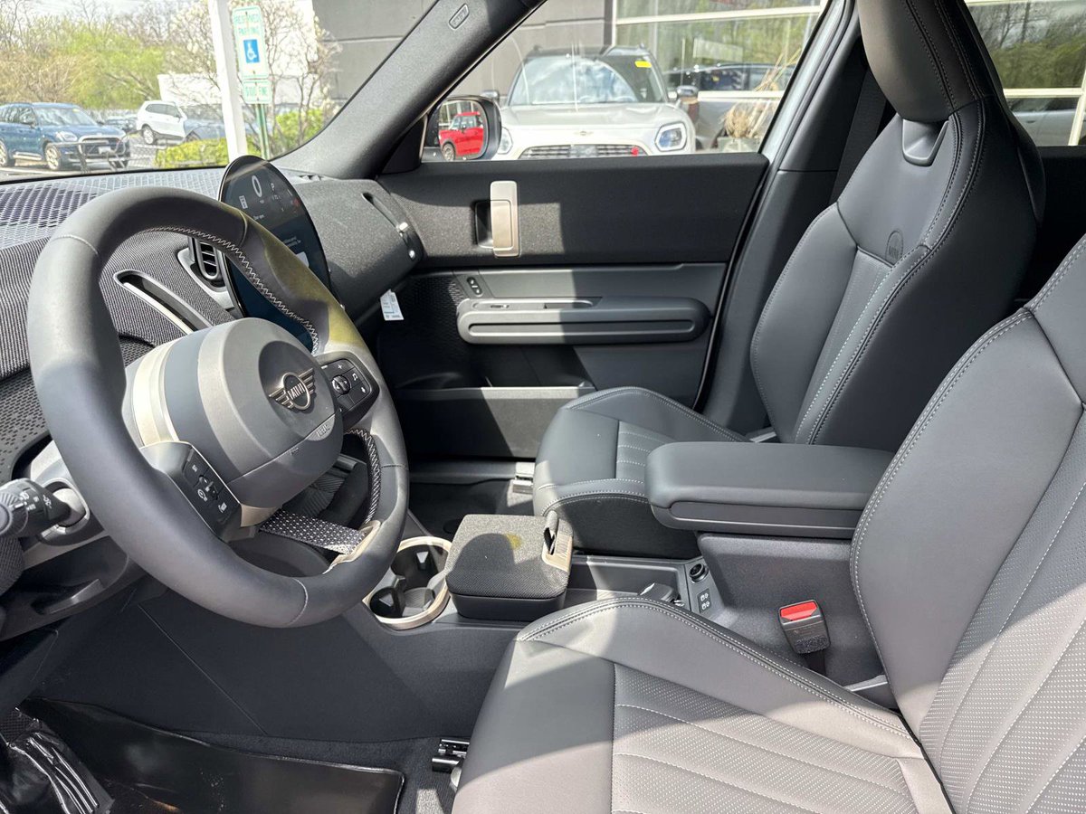 FieldsAuto's tweet image. Need daily thrills? 🤩 The 2026 MINI Cooper S Countryman ALL4 in Nanuq White is here!
Call 888-718-6135 or learn more here: miniofglencoe.com/new/MINI/2026-…

Stock No. G26166

#MINI #Countryman #MINIUSA #Cars #SUV