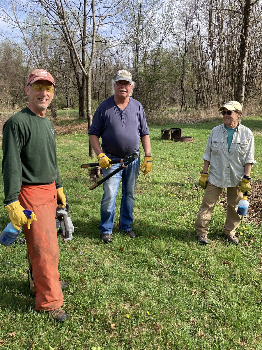 INDNRstateparks's tweet photo. Why Volunteer? 

🌱 PURPOSE: Find fulfillment in giving back to our parks. 
🌳 LEGACY: Help protect &amp; improve our parks for future generations.
💚 COMMUNITY: Meet new people and build friendships with fellow volunteers.

Learn how you can volunteer at: https://t.co/tZrwMqGx67 https://t.co/6lzP4PuSGQ