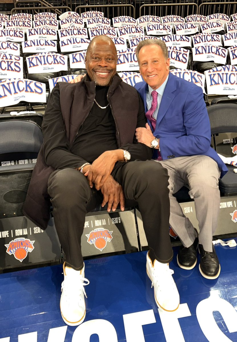 BruceBeck4NY's tweet image. When @CoachEwing33 joined the @nyknicks in 1985, I was a staff broadcaster for @MSGNetworks - so we got back a long time. Great to see the legendary Knick, @NaismithHall of Famer and friend at @TheGarden ! Great ballplayer and and even better human being! #Knicks @nbcnewyork