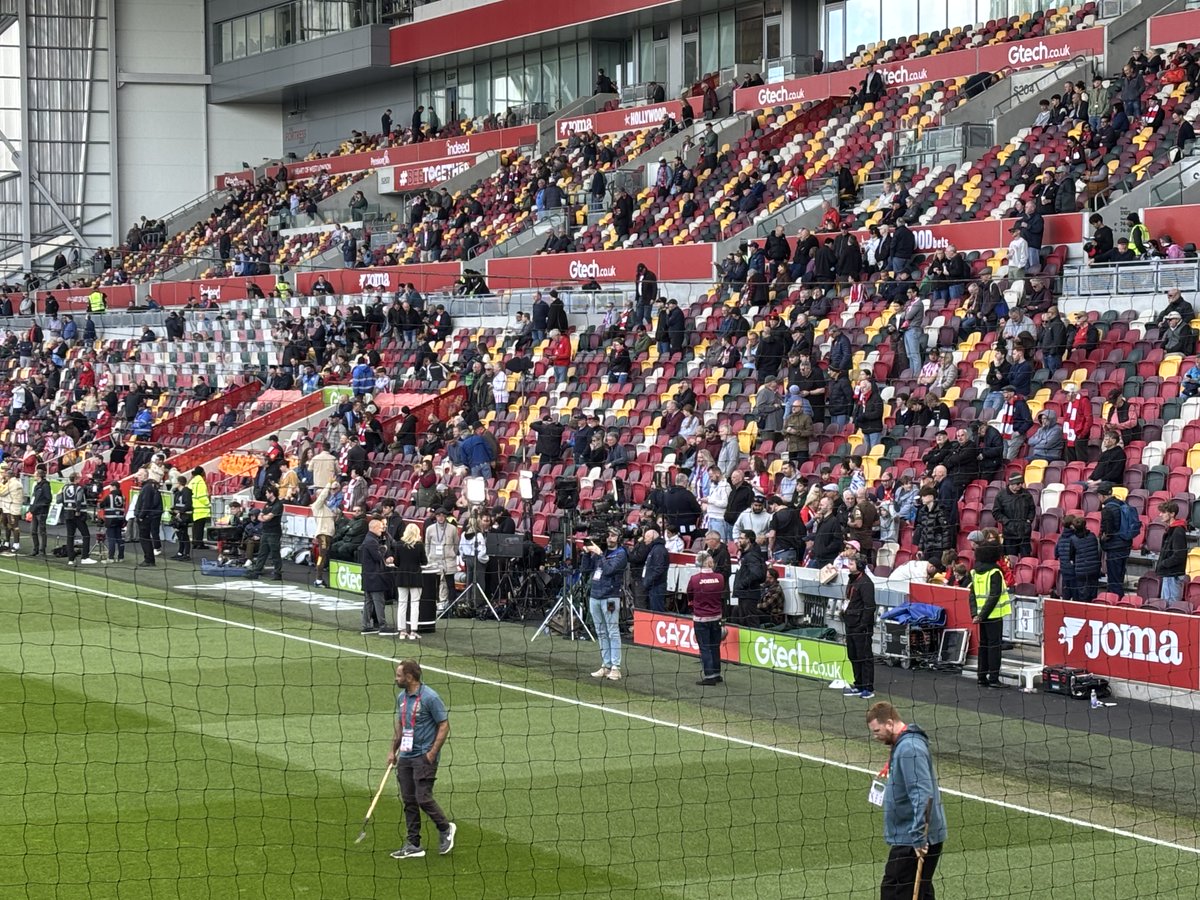 BernardQuack's tweet image. Game 68
📅Saturday 18 April
🏆Premier League
🏟️The Gtech
⚽️Brentford 0-0 Fulham
👥17,171

After an awful first half, Bees the better team in the 2nd. Denied by a superb Leno save at the death #groundhopping

Dog Count 🐶