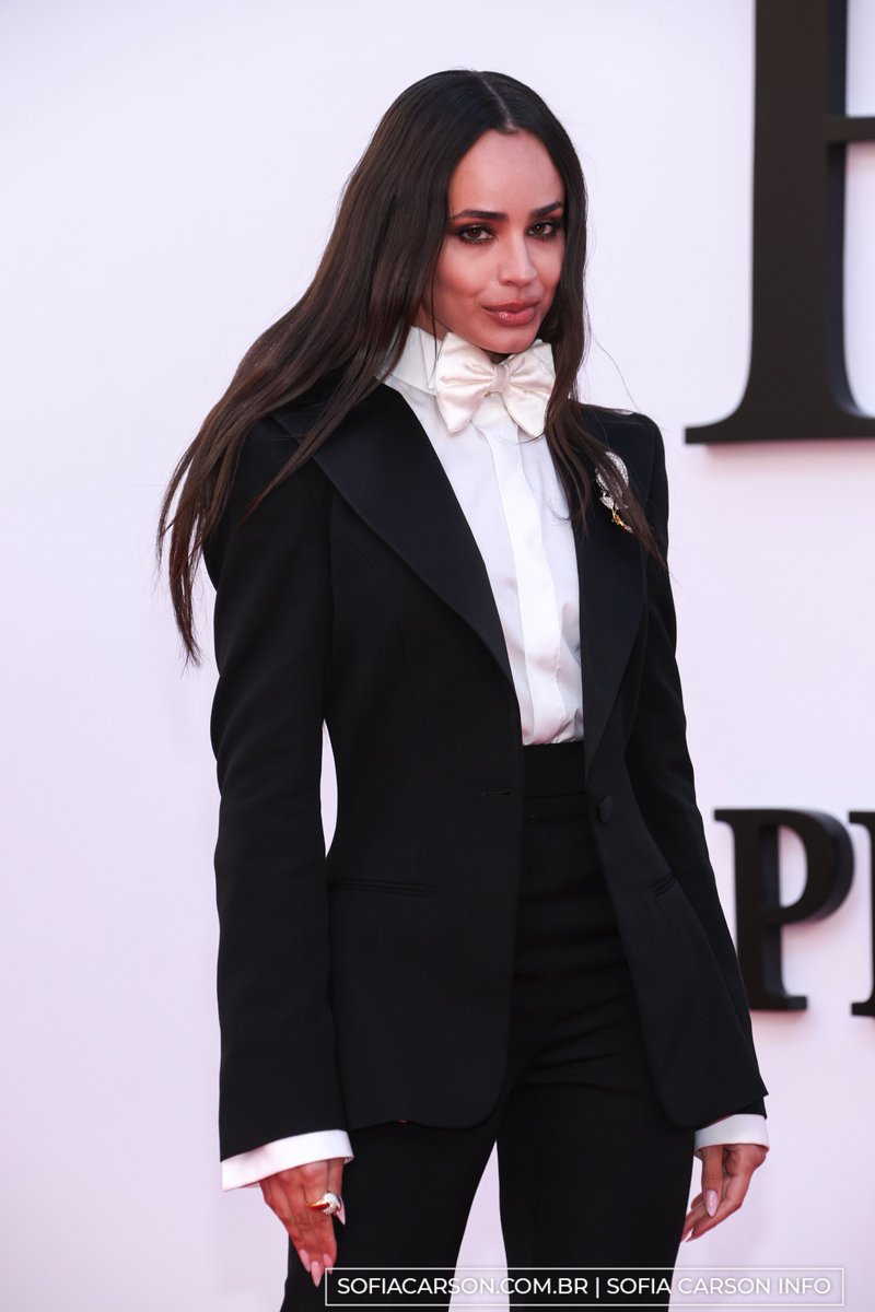 📸 ELA! — Novas fotos de Sofia Carson durante a premiere mundial do filme 'O Diabo Veste Prada 2', em Nova York.

Mais imagens já disponíveis na nossa galeria. Acesse!
🔗 sofiacarson.com.br/galeria/thumbn…
