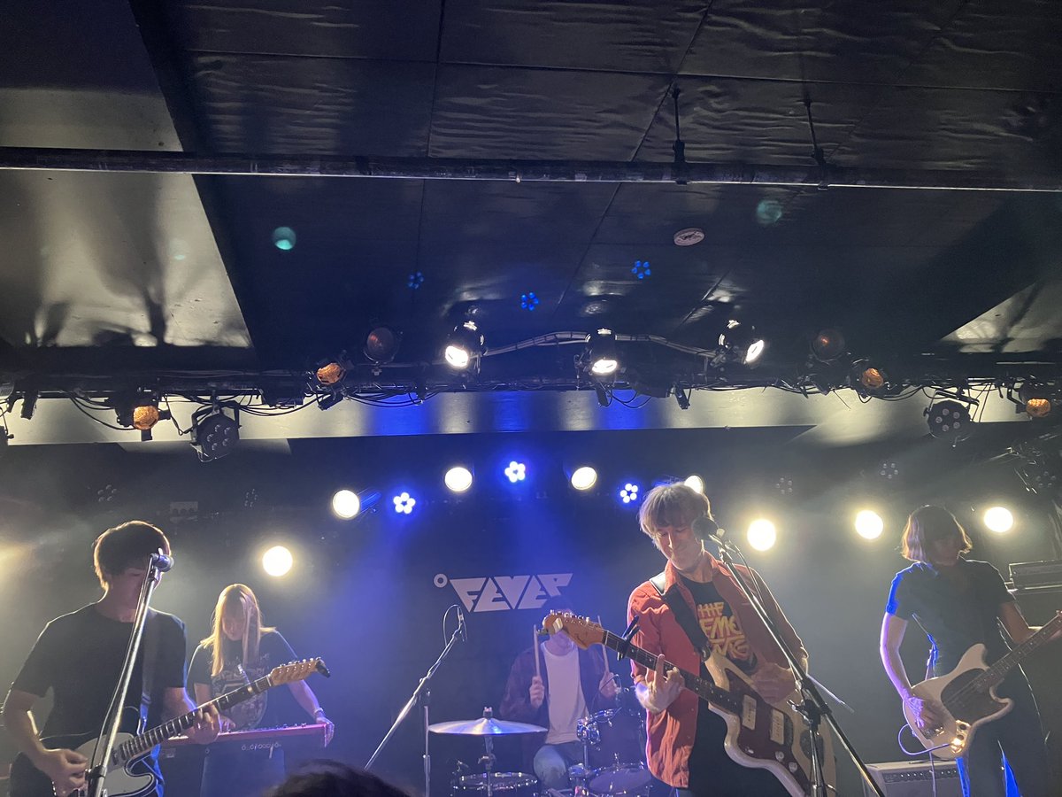 036036630's tweet photo. 昨日のThe Wellingtonsはほんと楽しかったー！また近いうちに来日お願いします！ローラちゃんにもサイン貰っちゃったw https://t.co/ecHMMvrW2I