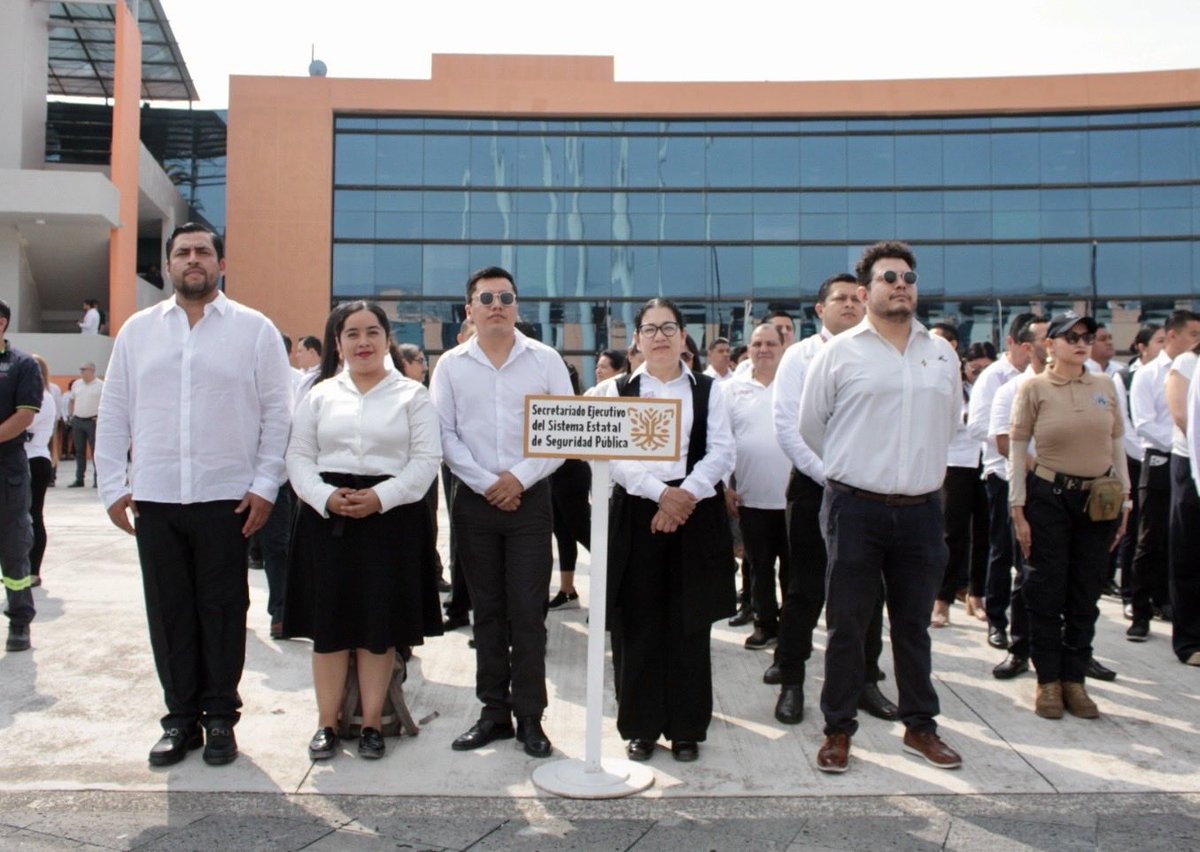 SespGro's tweet photo. Abril invita a honrar la historia, la soberanía y los derechos del pueblo.

Reafirmamos nuestro compromiso por la seguridad y la paz.

#GuerreroSeTransforma
#AccionesQueTransforman https://t.co/jAQw1B8LLv