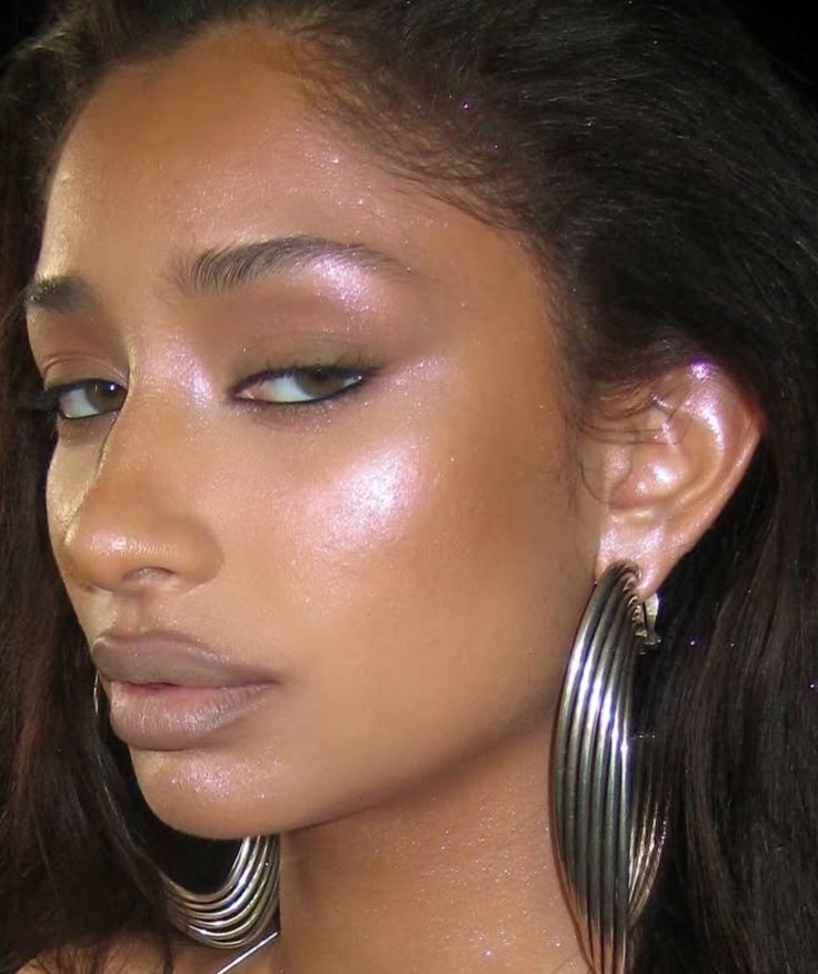 hadeelelnasser's tweet image. 5am, quiet city, fresh air 🌅 the world belongs to those who show up early. invest in yourself before anyone else does. #MorningMotivation #GirlBoss #NYC #Mindset