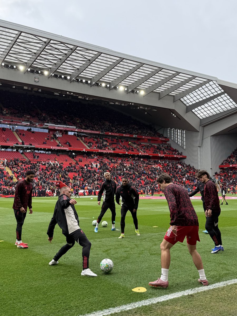 LFCFaNpAgE_0's tweet photo. Scenes from Liverpool vs Fulham 📸 https://t.co/erhyZfhO2J