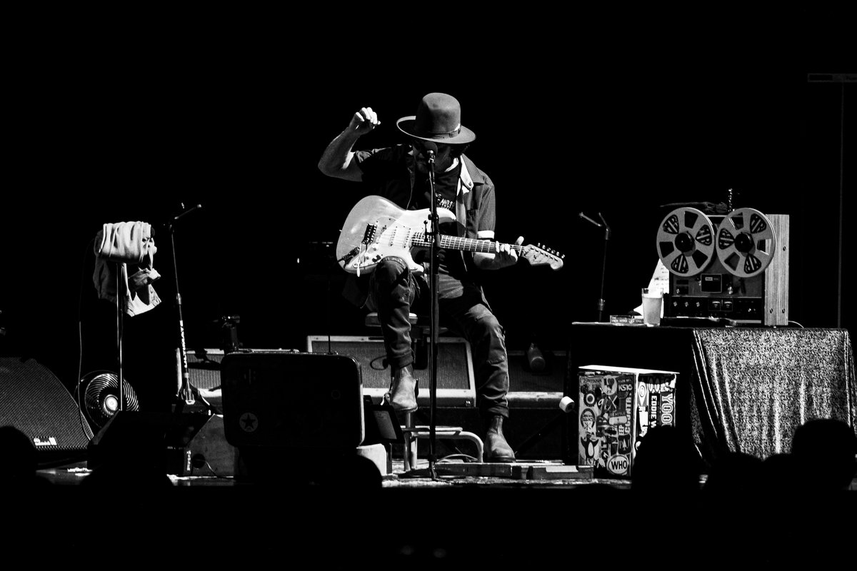 Eddie Vedder tweet media