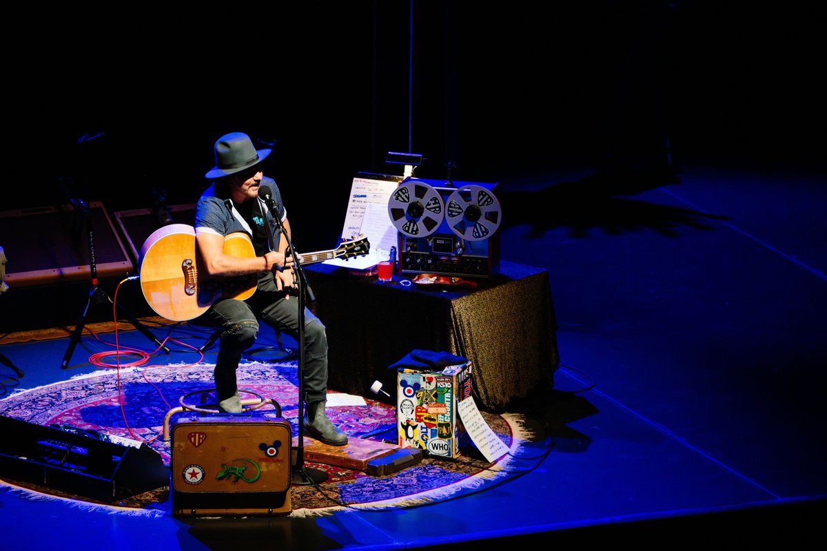 Eddie Vedder tweet media