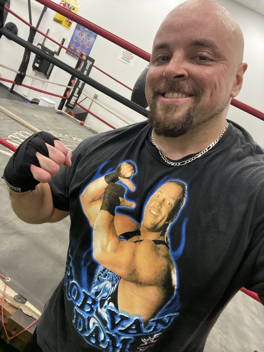 SteveMedici9's tweet image. #HardWork #Dedication #RVD420 
👊🏽👊🏽