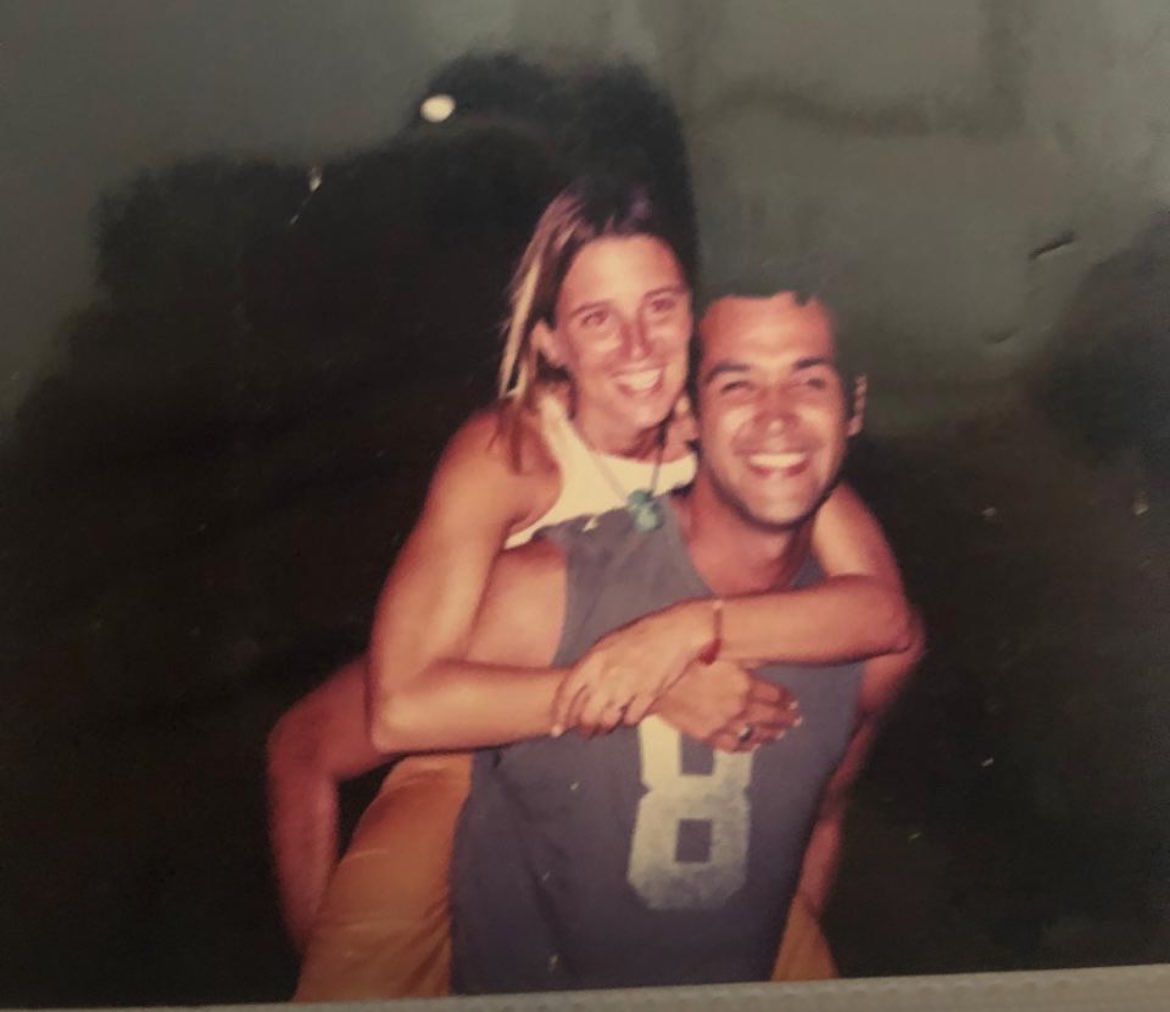 jade00o's tweet photo. pensando siempre en mis papás cuando eran hippies y vivían en una isla y todavía se amaban https://t.co/mb2159xtR1