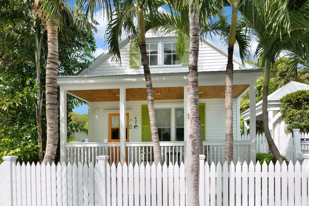 HistoricR53187's tweet image. Chick-A-Pea Cottage, where 4 bedrooms, 2.5 baths, and a private pool set the stage for a transformative getaway with friends or family. The second-floor bedrooms are the perfect haven for kids to grow, explore, and thrive. historickeywestvacationrentals.com/vacation-renta…

#KeyWest #Pool #KeyWestFamily