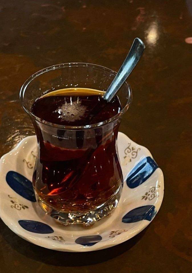 lr6lll's tweet photo. يعدّل مزاجي كل ما خربوه الناس
أنا وين أبلّقى واحدٍ كنّه الشاهي https://t.co/Aqs3ESlFUR