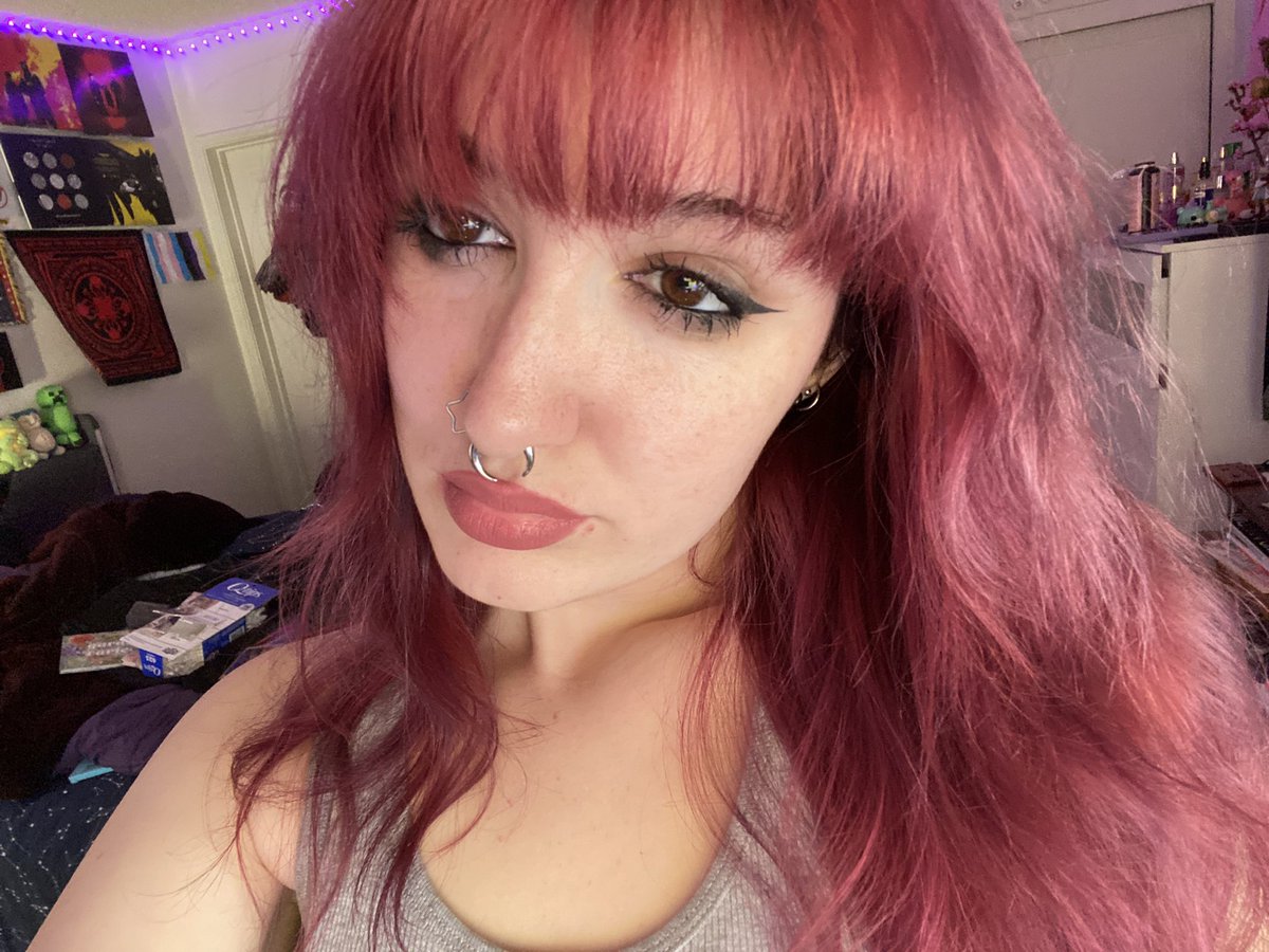 Moth 🛸✨ tweet media