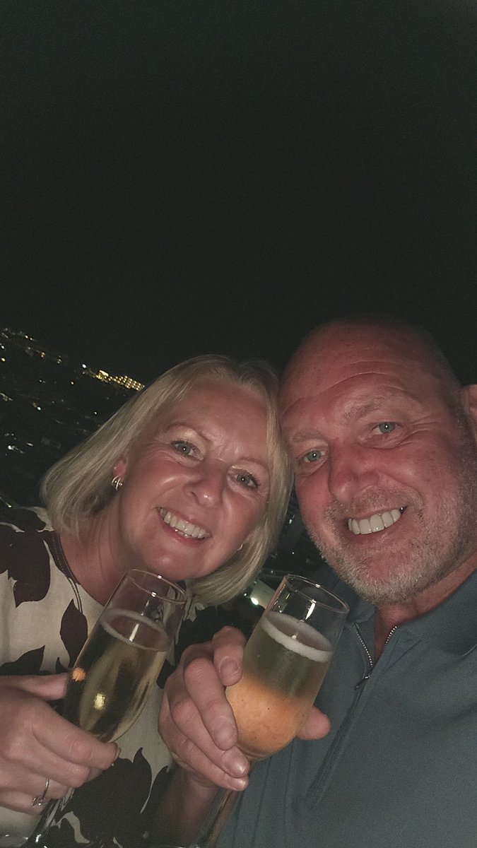 bigphil321's tweet image. BEST evening of our holiday tonight with our friends Raschid &amp;amp; Jill, great food, 4 bottles of wine &amp;amp; we’ll definitely be going up to Poulton Le Fylde for another night out, 5 hours of talking/laughing, far too busy for pics, so a bottle of champagne on the balcony🍾🥂#livelife