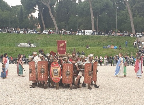 italiansrus's tweet image. #Rome celebrates its #birthday on #April21. Known as #NatalediRoma they celebrate the legendary founding in 753 BC. #Romulus #Remus #HappyBirthdayRome #Italy #Italians
Natale di Roma - Italiansrus.com