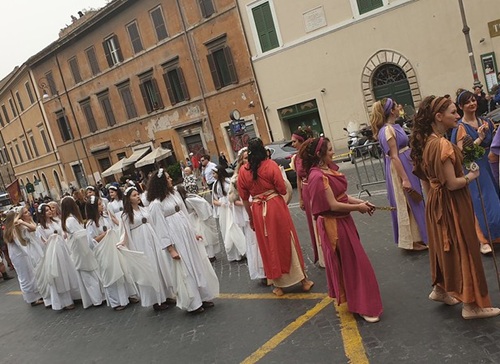 italiansrus's tweet image. #Rome celebrates its #birthday on #April21. Known as #NatalediRoma they celebrate the legendary founding in 753 BC. #Romulus #Remus #HappyBirthdayRome #Italy #Italians
Natale di Roma - Italiansrus.com