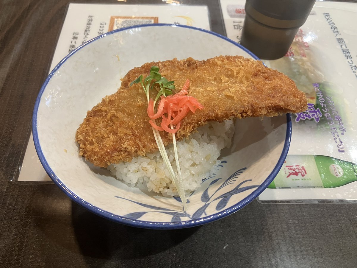 HarutoM0906's tweet photo. MTバイクを借りて秩父へ

ここ2週間くらい、人と関わりすぎたので
コミュ力HPを回復させに来ました

教習所以来、半年ぶりのMTで
公道初運転だったので

メンタルは回復したものの
肉体が圧倒的に疲労しました https://t.co/11rnj0LhX8