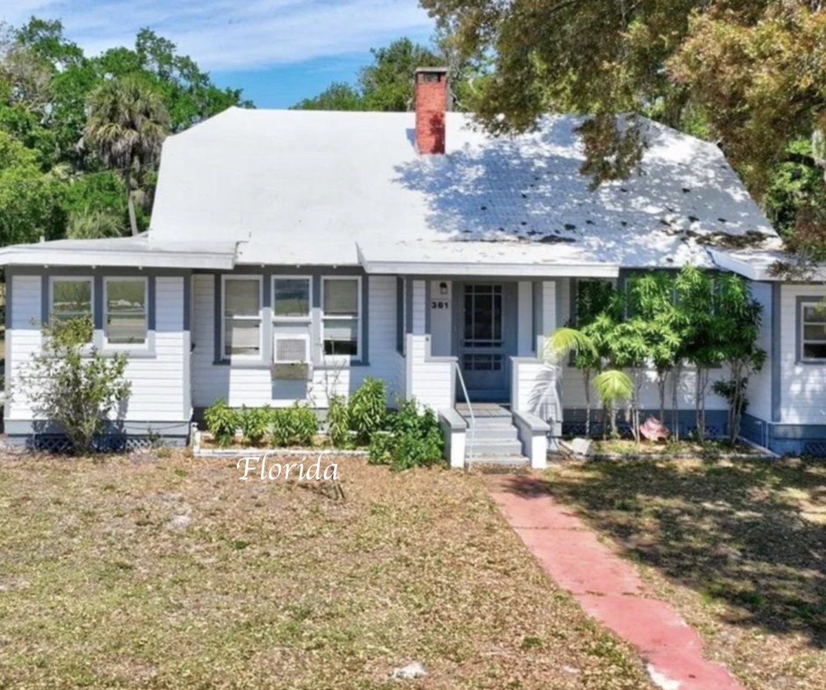 oldhousecalling's tweet image. $199,900. Built in 1925, this #Florida #home features 3 bedrooms, 2 bathrooms, and beautiful original wood flooring throughout. Enjoy cozy evenings in the living room’s wood-burning fireplace.  oldhousesunder50k.com/c-1924-sweet-f…