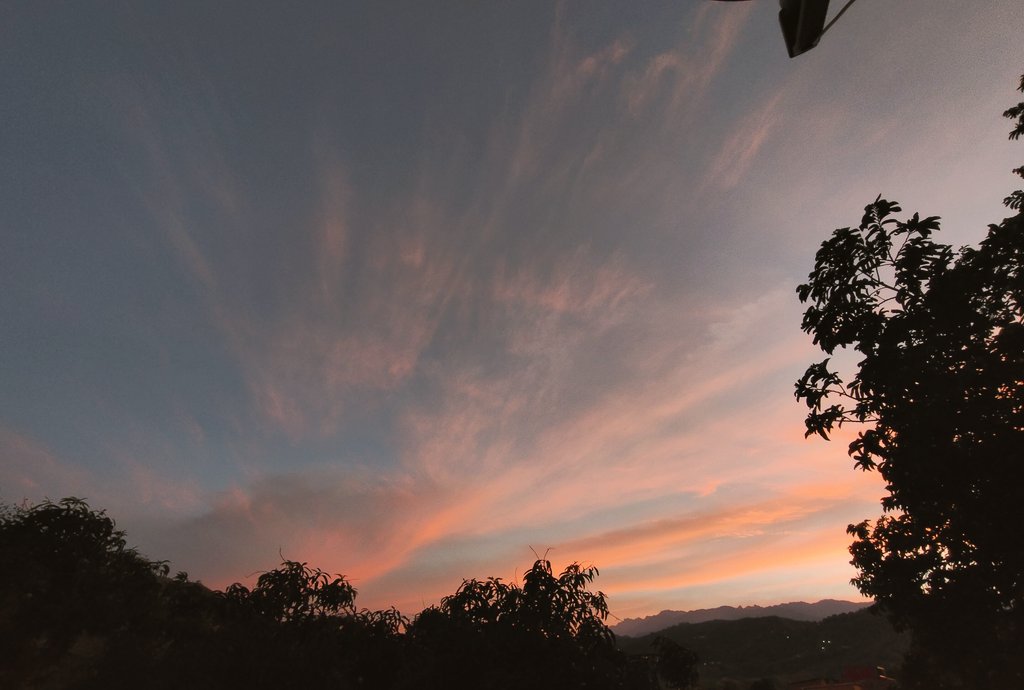 elyrxc's tweet image. Pero miráme ese atardecer en #Cali veeee!!! 😍😍😍