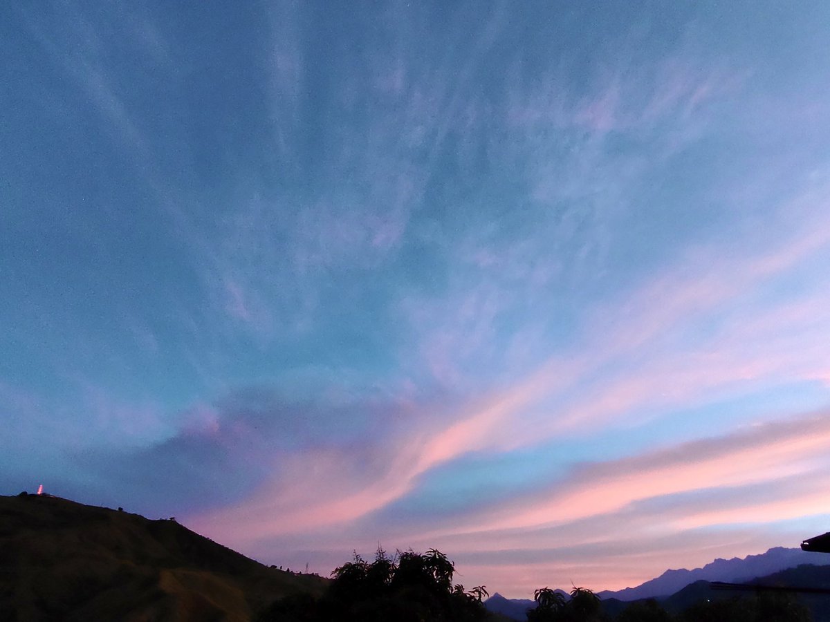 elyrxc's tweet image. Pero miráme ese atardecer en #Cali veeee!!! 😍😍😍