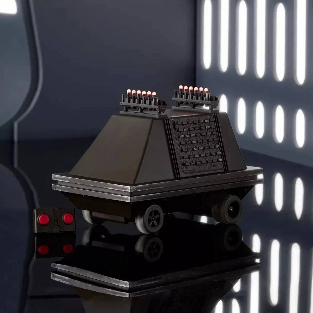 gordy_kegs's tweet image. Why hasn’t @Disney made a Robot vacuum out of this yet?

Billion dollar idea. 

#starwars #roomba