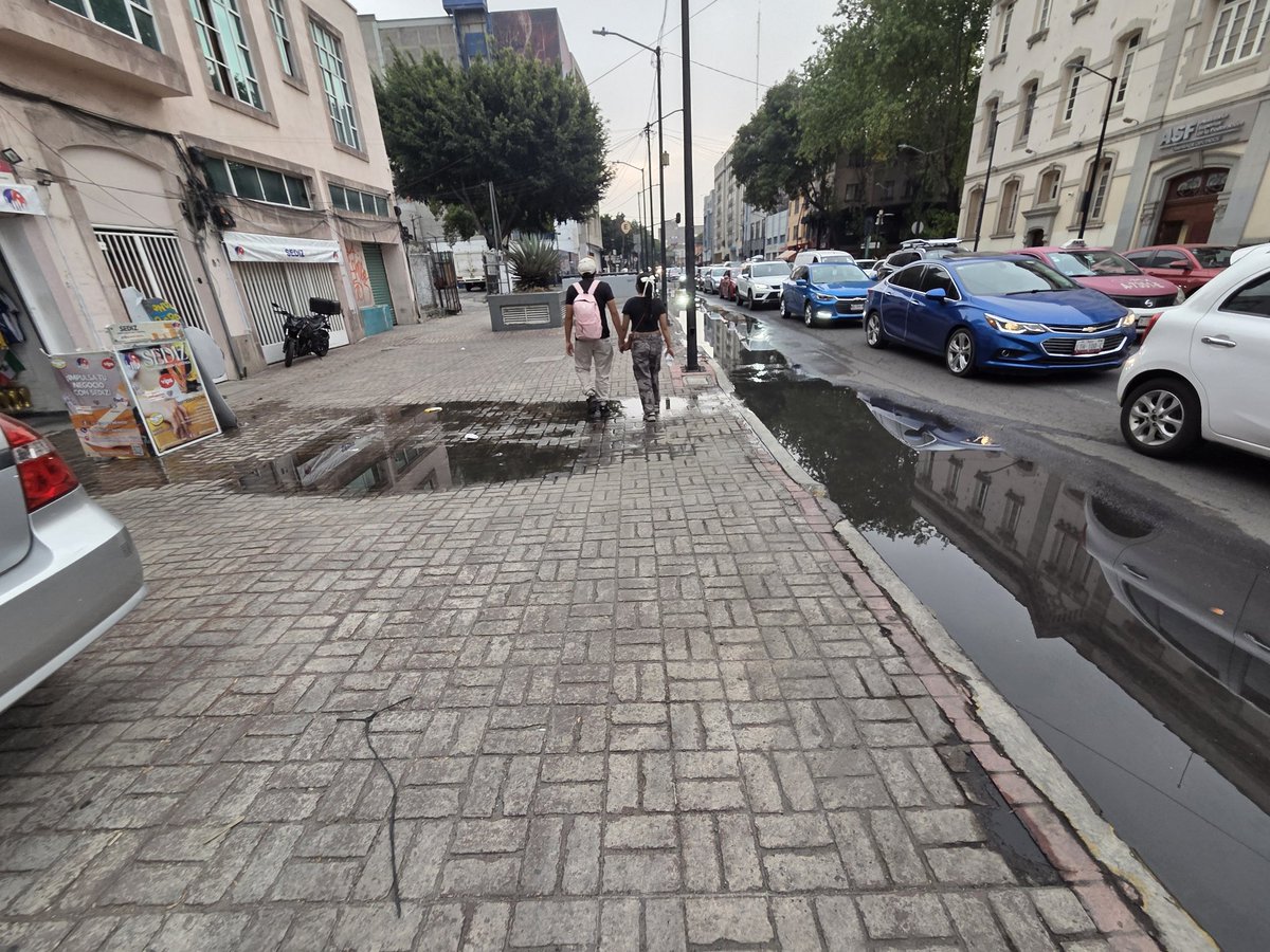 PVillaReyes's tweet photo. @AlcCuauhtemocMx @LaColoniaJuarez @GobCDMX @locatel_mx continua el hotel imperial descargando agua gris a la ciclovia de Av Morelos, ya lleva toda la semana, hoy el charco llega hasta la esquina de Abraham González https://t.co/xWugZhou6N
