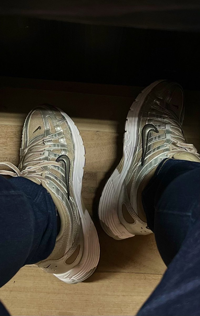 mrxc893's tweet image. Buti na lang masarap isuot ang sapatos ko today! 

#Nike #Bini #BINIxNIKE