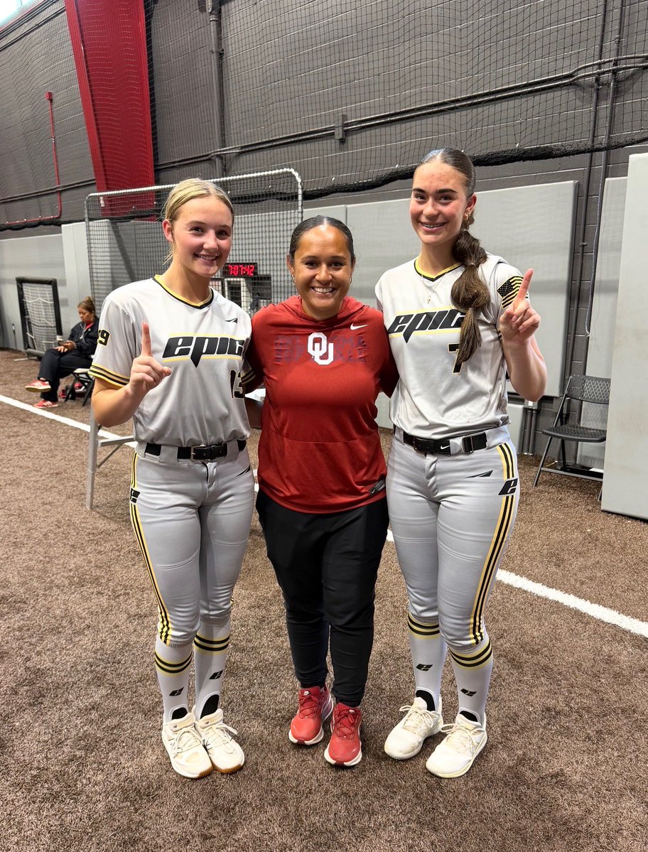 druemolenda2030's tweet image. Great opportunity to put in some work @ OU hitting camp last night! Learned some new drills and appreciate the great coaching! Can't wait to be back in Norman! Boomer☝️❤️🤍#DES @fale_steele @_tiarejennings @OU_Softball  @GassoPatty @coachjro @jtgasso @RyanWondgasek @Epic__SB