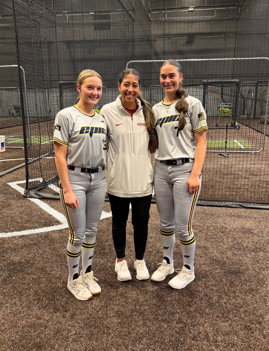 druemolenda2030's tweet image. Great opportunity to put in some work @ OU hitting camp last night! Learned some new drills and appreciate the great coaching! Can't wait to be back in Norman! Boomer☝️❤️🤍#DES @fale_steele @_tiarejennings @OU_Softball  @GassoPatty @coachjro @jtgasso @RyanWondgasek @Epic__SB