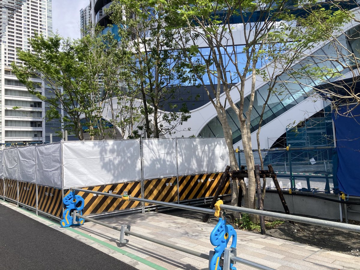 豊海タワー　現在
1階も綺麗になってきています！
植栽も進み、工事現場のカバーもそろそろ取れそうですね。
変わるなーこの周辺も。
当時はこんな所に高級マンションと思いましたが大人気でしたね！
確かに遮る高い建物無いから眺望は抜群ですし、中央区アドレス！