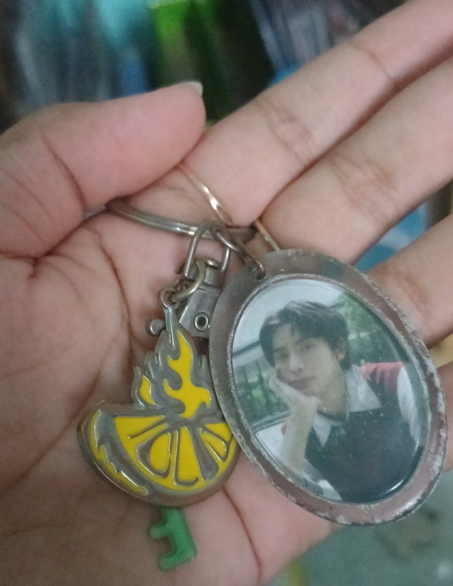 Ada yang jual printilan album jaehyun keyring ga sih?? Punyaku udah bulukk karena aku jadiin gantungan tas 😭😭