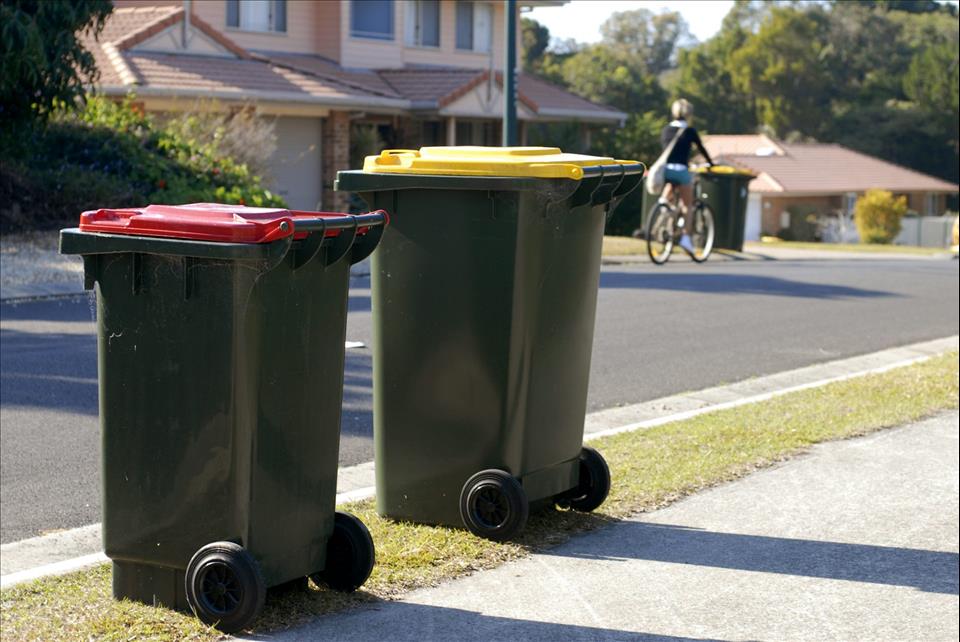 MENAFN's tweet image. Why Melbourne Council Workers Are Escalating From Skipping Bins To A Full Strike #Melbourne #Council #Workers #Escalating #Skipping #Bins #Full #Strike #Inflation #Currency #US #Dollar #Exchange #Recessions dlvr.it/TS7nVY