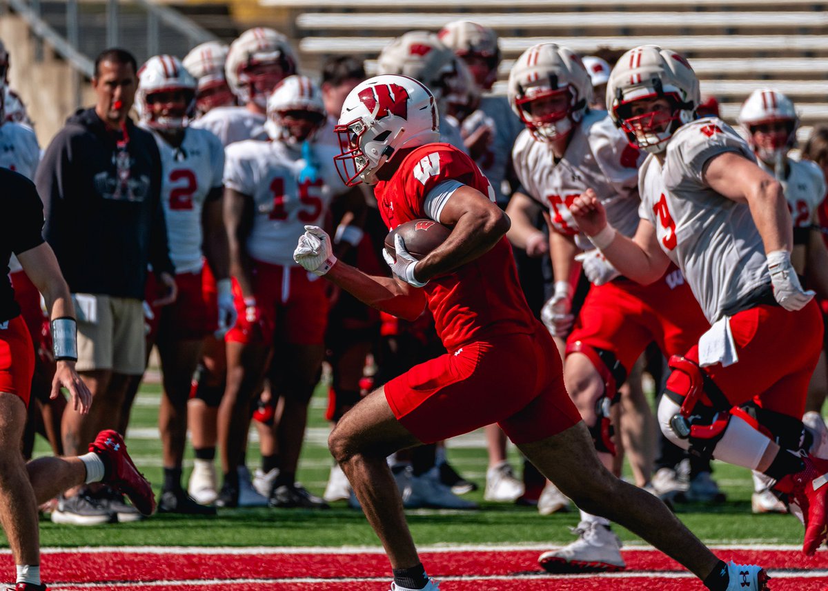 Wisconsin Football tweet media